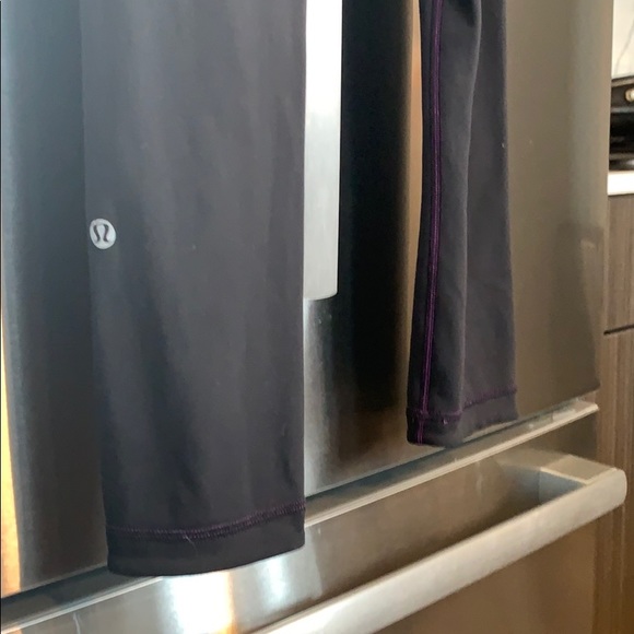 Lululemon Wunder Under Crops (Reversible) - Picture 8 of 8